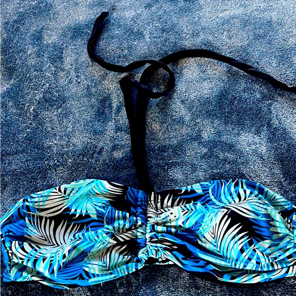 Brand new halter/bandeau bikini top
